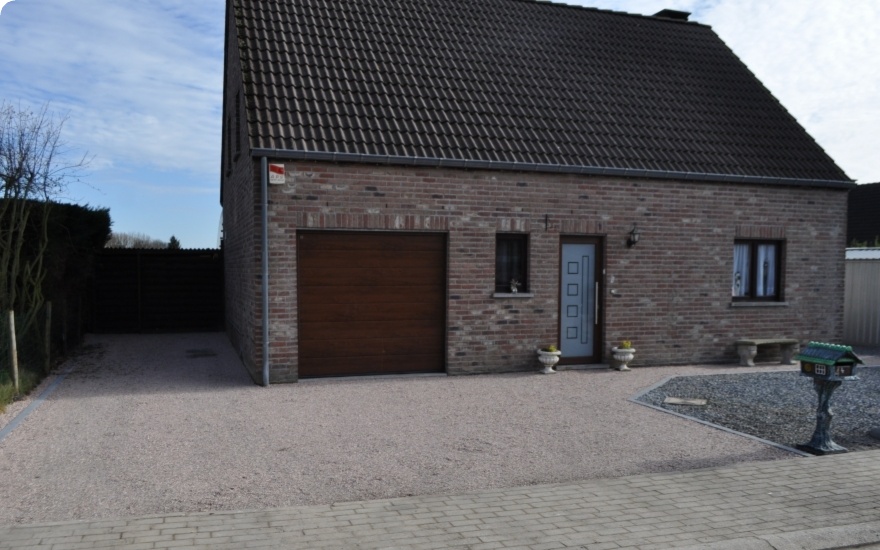 Ralisation Cour en Alvostar  Hannut